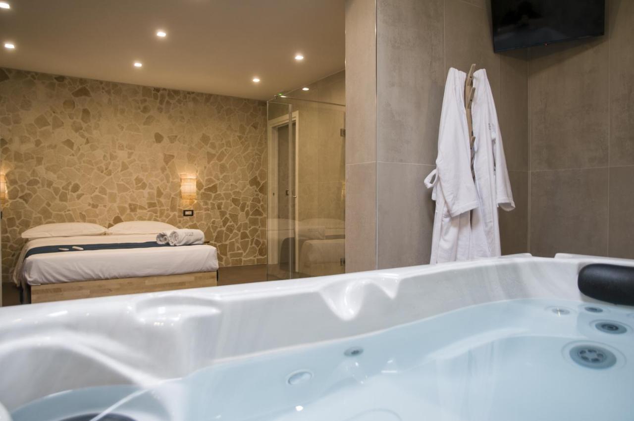 Suite 18 Luxury Apartments Bari Exterior foto